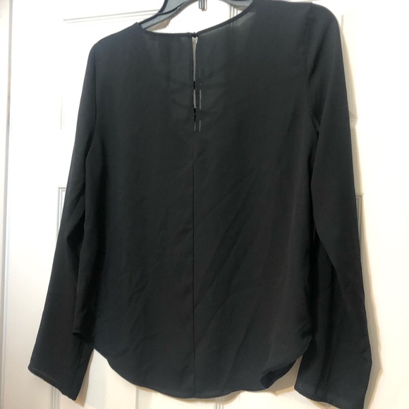Forever 21 black blouse with cris-cross design in the front and keyhole closure - Picture 4 of 4